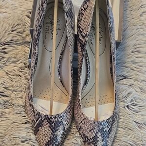 Life Stride Sevyn Cream And Brown Snake Print Women's Pumps, Size 9W